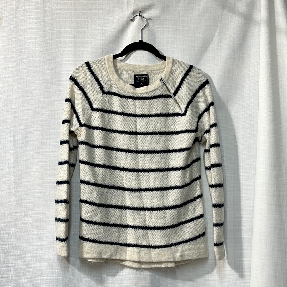 Abercrombie & Fitch Sweater